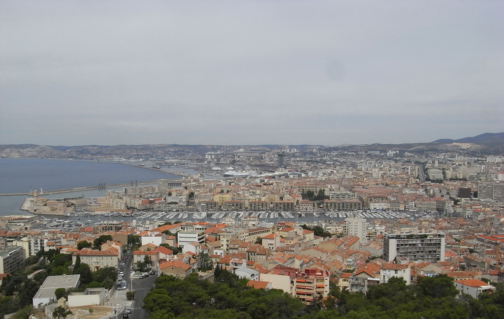 Port_from_Notre_Dame_de_la_Garde_aerial_view